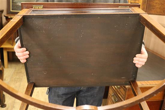 An Edwardian mahogany and marquetry bijouterie table W.61cm